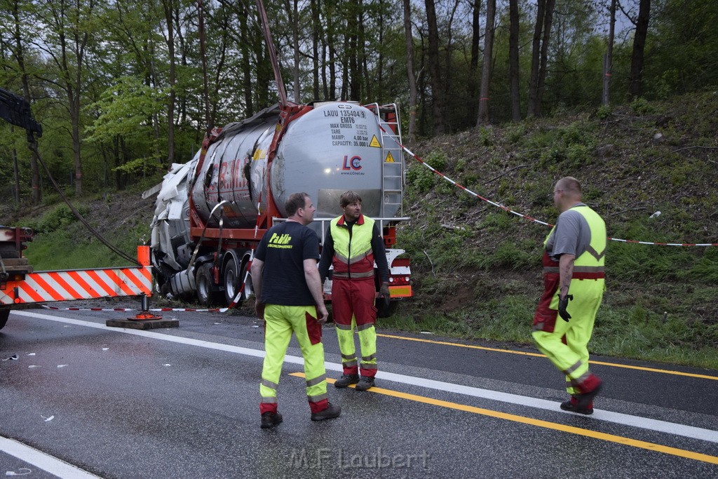 VU Gefahrgut LKW umgestuerzt A 4 Rich Koeln Hoehe AS Gummersbach P457.JPG - Miklos Laubert